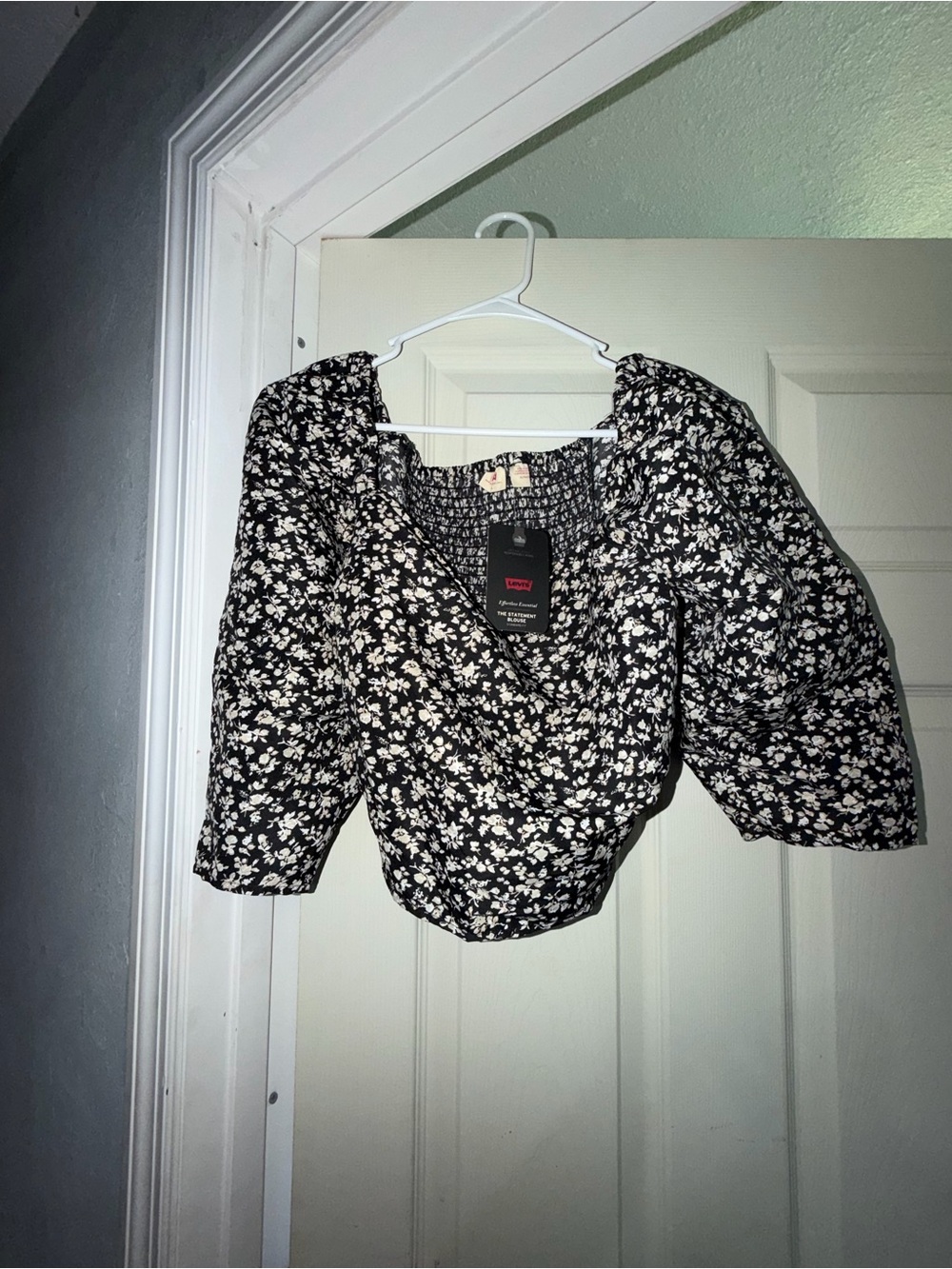 Levi's Black and White Floral Puff-Sleeve Cropped Blouse